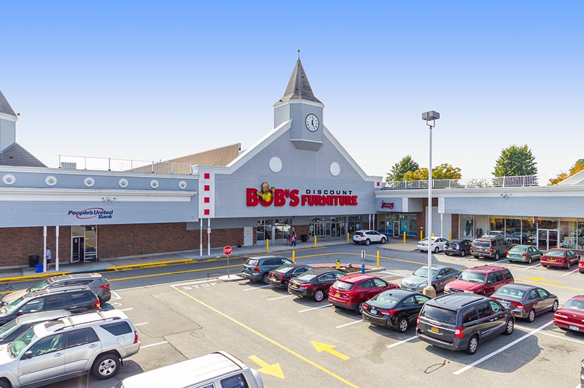 Image of Freeport (Meadowbrook Commons) shopping center with various shops and parking spaces.