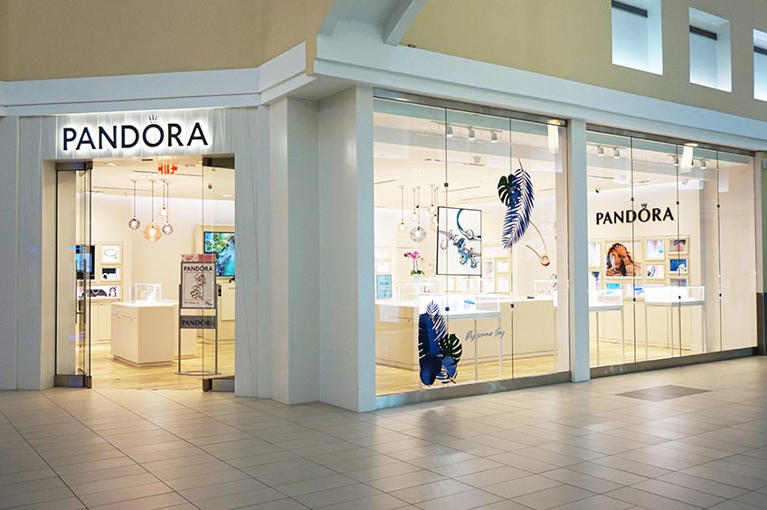 Pandora storefront at The Outlets at Montehiedra.