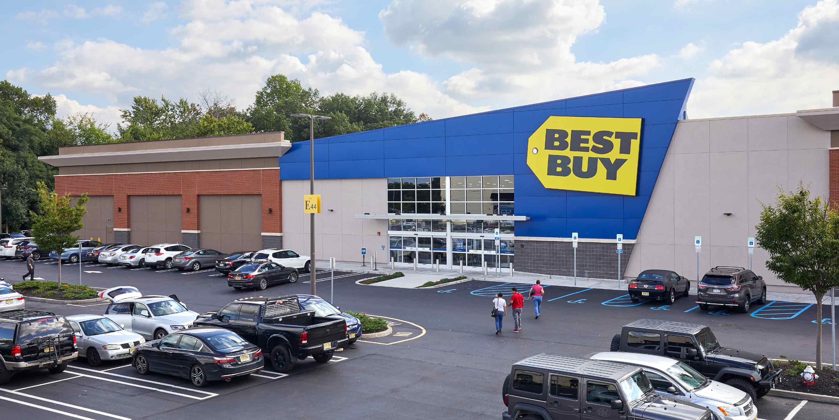 Best Buy storefront at Paramus (Bergen Town Center East)